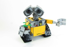 21303 WALL-E Review 11