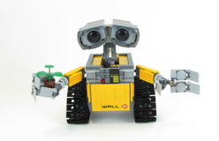 21303 WALL-E Review 06